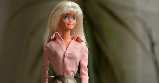 What would be Barbie's favorite color in Toca World?